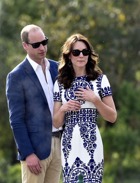 Britain's Prince William, Duke of Cambridge, and Catherine Middleton Duchess of Cambridge during their visit at Taj Mahal in Agra, India on April 16, 2016. (Photo by Ajay Aggarwal/Hindustan Times ) *** Please Use Credit from Credit Field ***