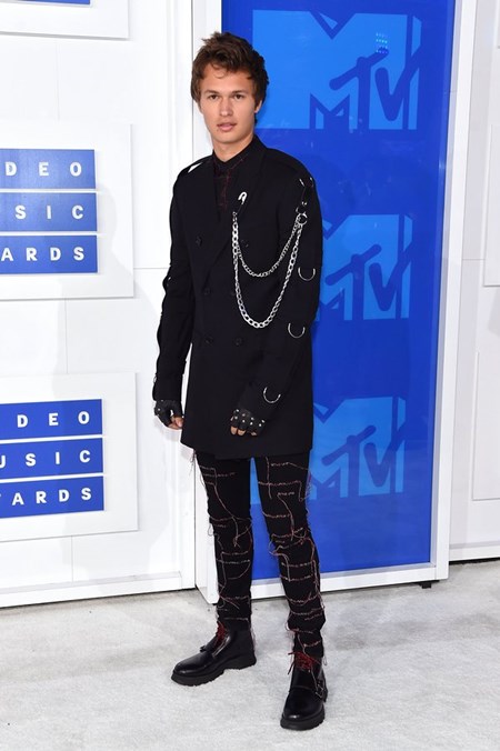 ansel-elgort-mtv-vmas-2016