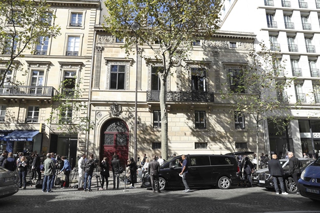 October 3, 2016 - Paris, France - medias devant l Hotel Pourtales (Credit Image: © Panoramic via ZUMA Press)
