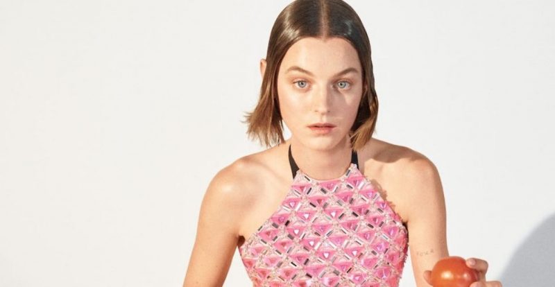 Miu Miu Musim Bunga 2021, Emma Corrin Jadi Pilihan