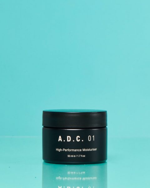 Jurusolek Dari Malaysia Merias Wajah Rosamund Pike di Golden Globes