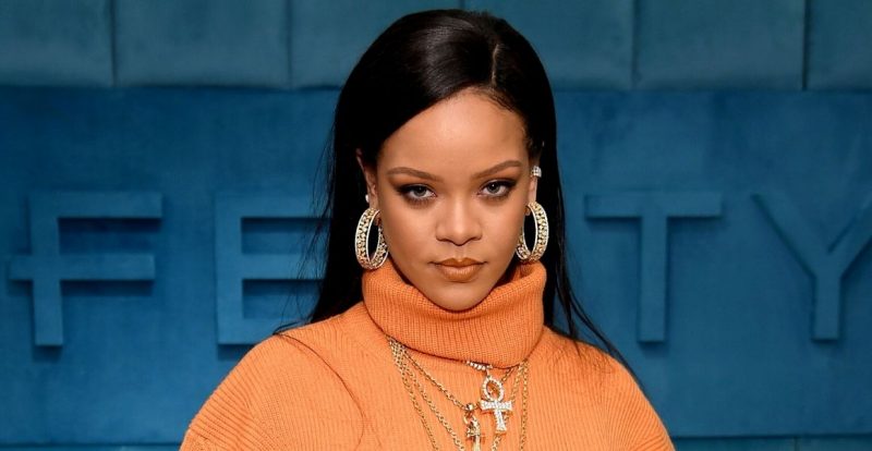 Rihanna Bakal Lancar Rangkaian Penjagaan Rambut Fenty
