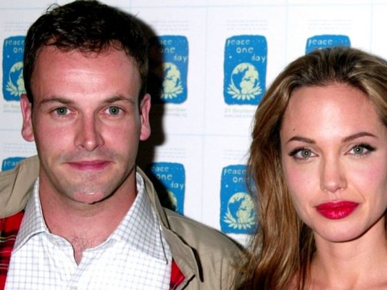 Angelina Jolie Kembali Ke Pangkuan Bekas Suami Pertama?