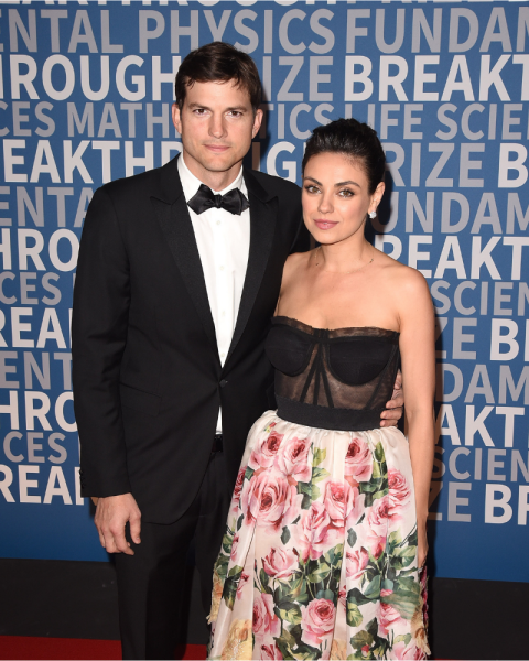 Ashton Kutcher & Mila Kunis Akui Jarang Mandi, Hanya Cuci Alat Sulit