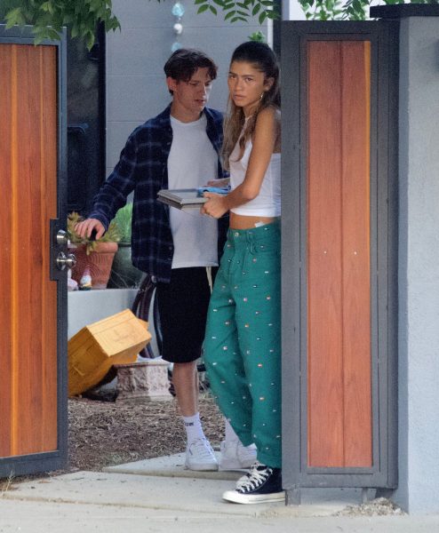 Zendaya dan Tom Hollad Dirakam Berkucup Mesra