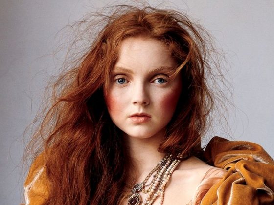 Lily Cole Dikecam Kerana Menyarung Burka Biru Seperti Wanita Afghan