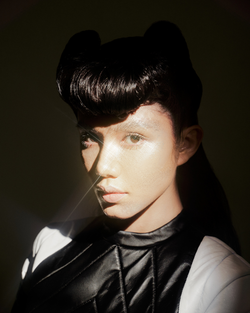 Magnifique Mimi Lana, Antara Evolusi dan Eksklusiviti