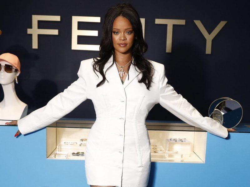 Rihanna Capai Status Billionaire, Semuanya Kerana Fenty Beauty
