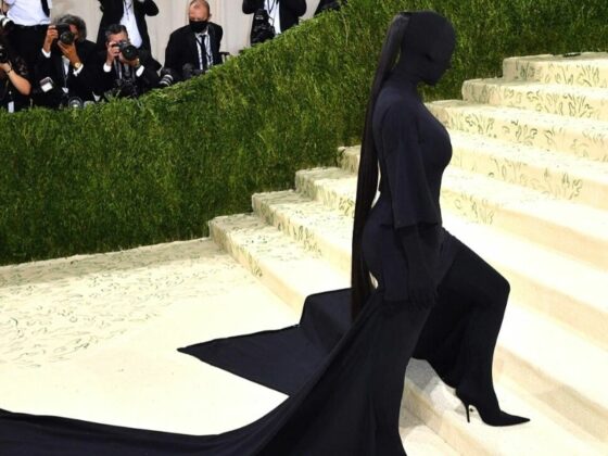 Penampilan Kim Kardashian Di Met Gala 2021 Menjadi ‘Meme’ Hangat Di Twitter