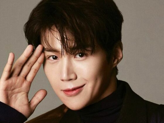 Kim Seon Ho Rangkul Dua Trofi Di Anugerah Artis Asia 2021