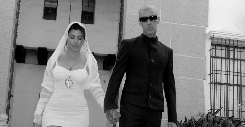 Kourtney Kardashian and Travis Barker Akhirnya Sah Kahwin