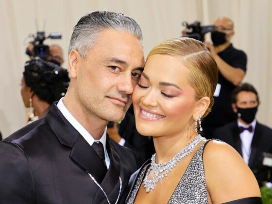 Rita Ora Kini Bergelar Tunangan Taika Waititi