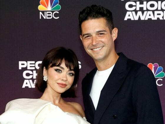 Sarah Hyland & Wells Adams Kini Bergelar Suami Isteri