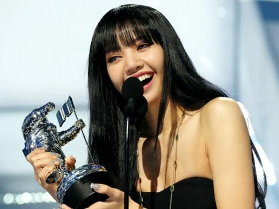 Lisa Blackpink Raih Trofi Pertama VMA 2022