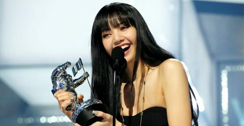 Lisa Blackpink Raih Trofi Pertama VMA 2022