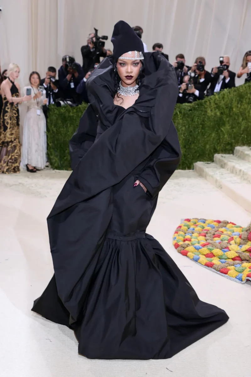 10 Gaya Karpet Merah Terbaik Rihanna