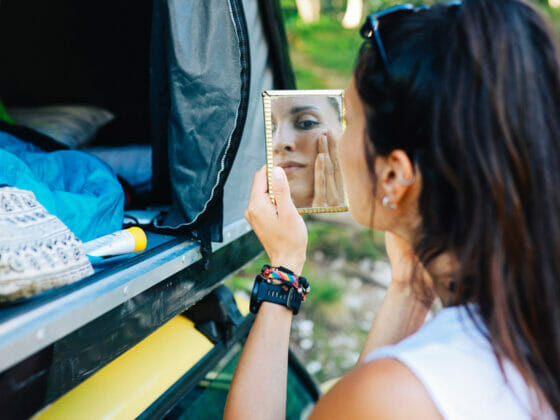 5 Produk Skincare Yang Wajib Di Bawa Untuk Camping