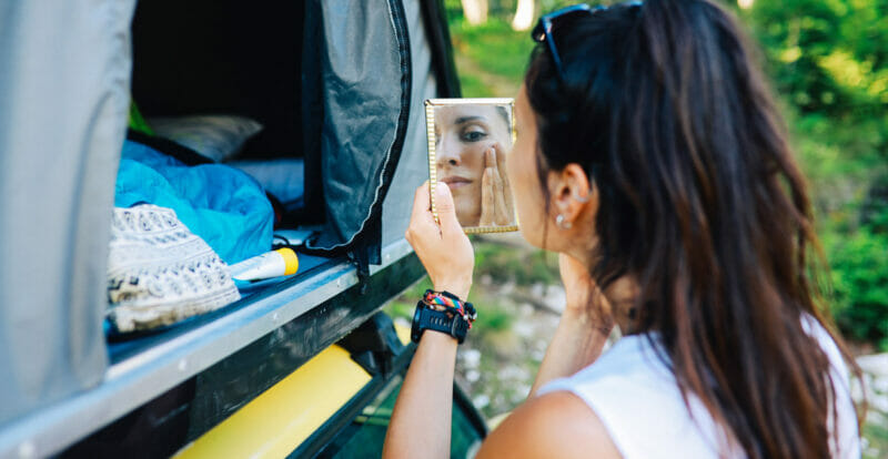 5 Produk Skincare Yang Wajib Di Bawa Untuk Camping