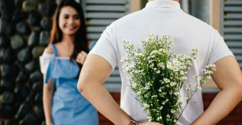 5 Tanda Lelaki Suka Anda Dalam Diam