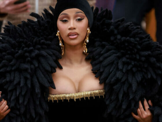 Fesyen Cardi B Raih Perhatian Pembuka Minggu Fesyen Paris